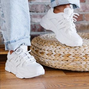 Berness chunky sporty athletic shoes - white - size 8-new, never been worn
